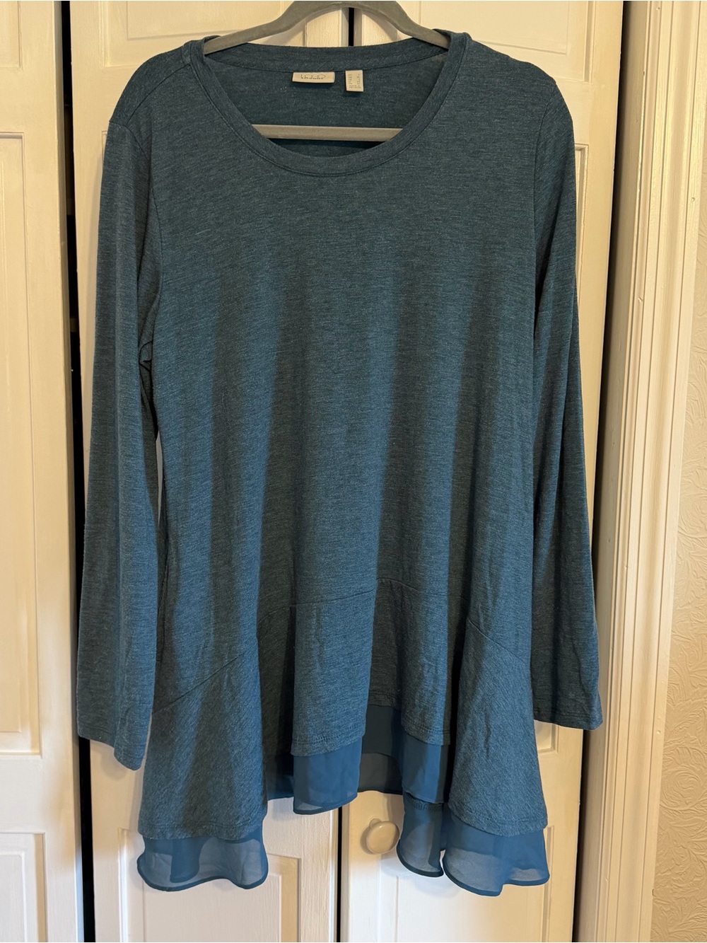 LOGO Teal Long-Sleeve Layered Hem Top